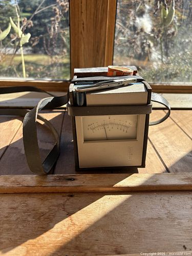 Megger Meter (1 of 3)