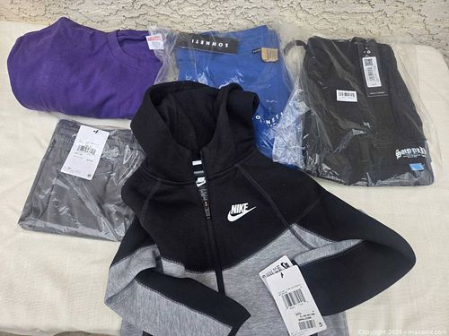 Mostly new clothing  (1 of 7)