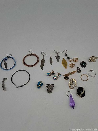 Mixed Costume Jewelry Lot - 20–30 Earrings, Rings, Pendants, Bracelets (1 of 4)
