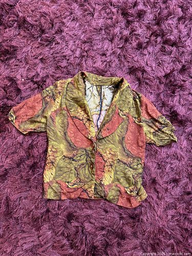 Woman shirt flower pattern (1 of 3)