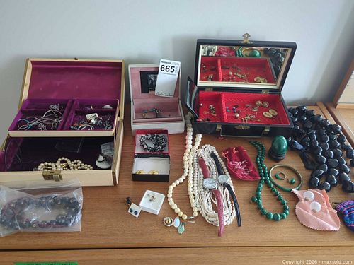 Vintage Costume Jewelry Lot with Necklaces, Bracelets, Rings (1 of 13)