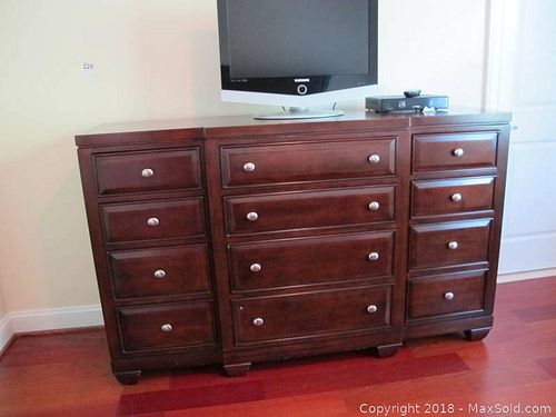 Lot #0226 (1 of 10)