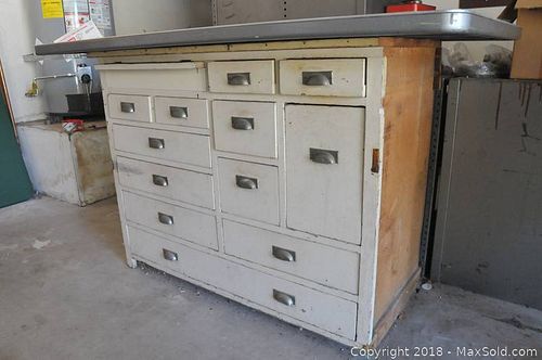Lot #0651 (1 of 16)