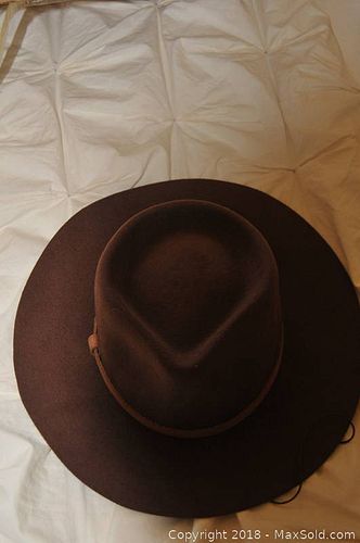 Lot #0683 (1 of 11)