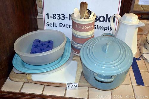 Lot #0779 (1 of 9)