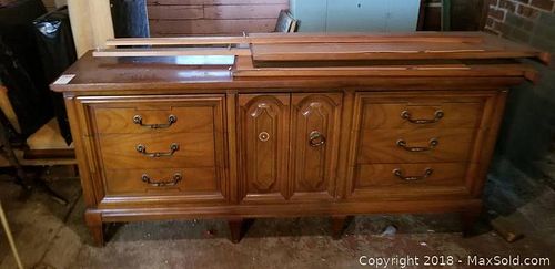 Lot #0749 (1 of 24)