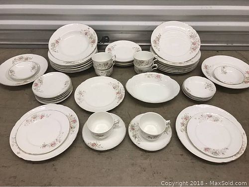 Lot #0023 (1 of 5)