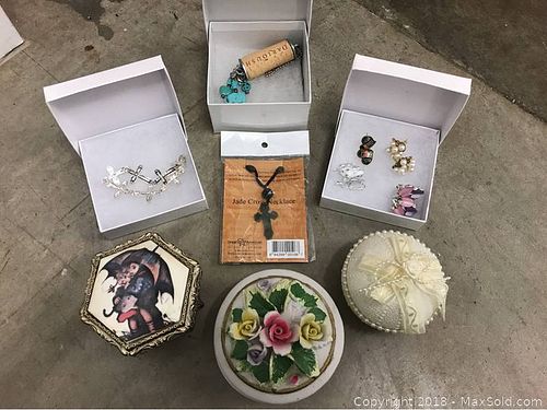 Lot #0029 (1 of 8)