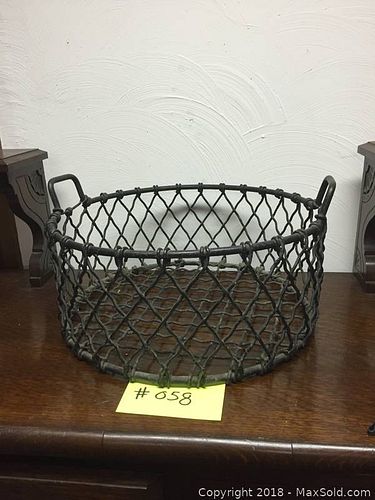 Lot #0058 (1 of 2)