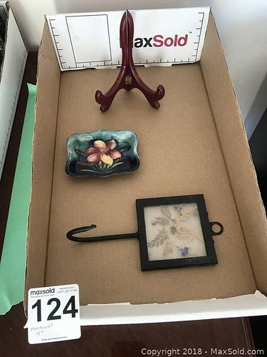 Lot #0124 (1 of 12)