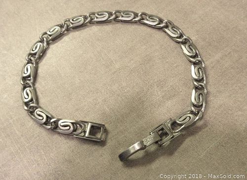 Lot #0075 (1 of 3)