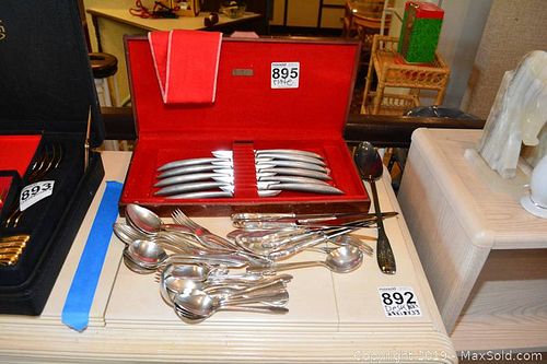 Lot #0895 (1 of 11)