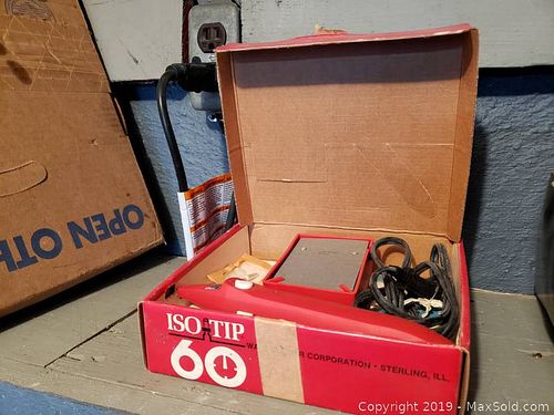 Lot #0097 (1 of 9)