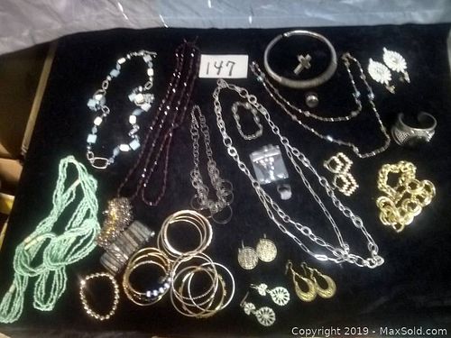 Lot #0147 (1 of 5)