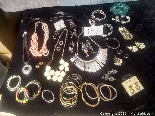 Lot #0148 (1 of 4)
