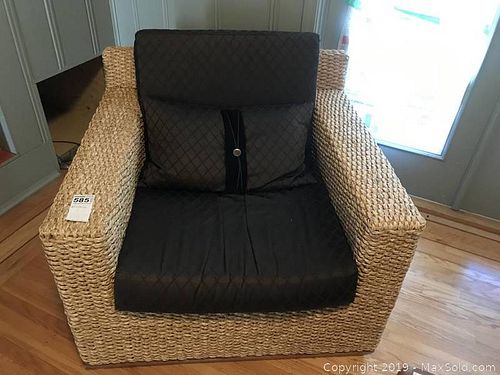 Lot #0585 (1 of 7)