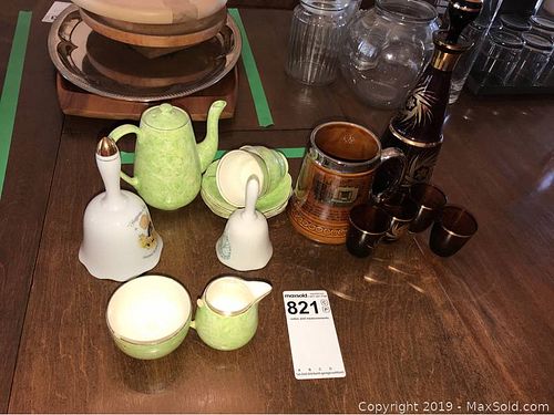 Lot #0821 (1 of 8)