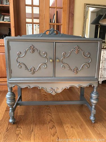 Lot #0042 (1 of 12)