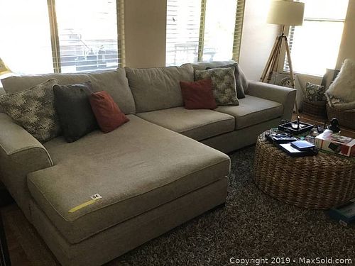 Lot #0084 (1 of 8)