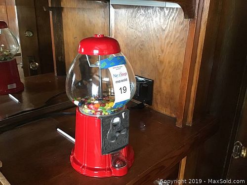 Lot #0019 (1 of 2)