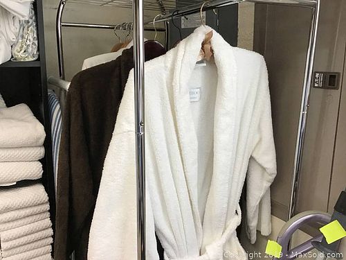 Lot #0061 (1 of 4)