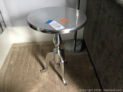 Lot #0153 (1 of 3)