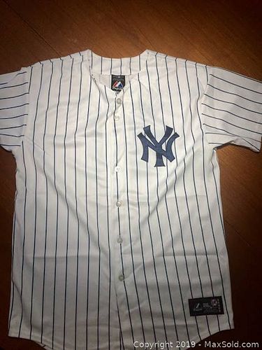 Lot #0063 (1 of 4)