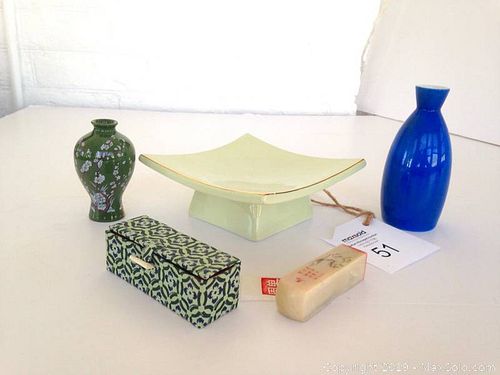 Lot #0051 (1 of 17)