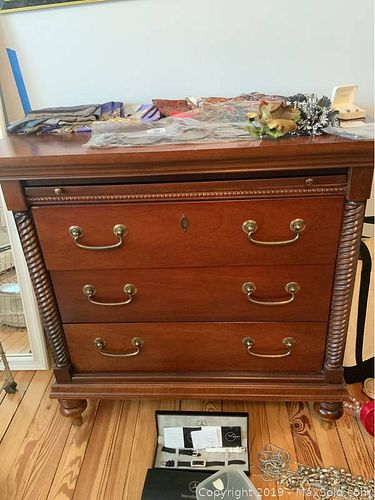 Lot #0054 (1 of 11)