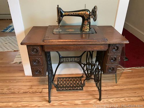 Lot #0065 (1 of 12)