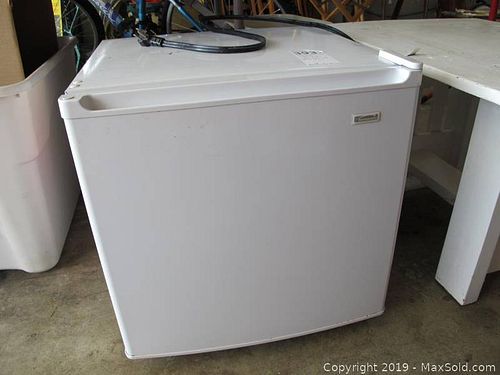 Lot #0393 (1 of 6)