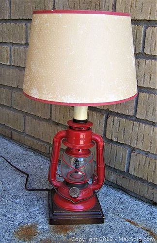 Lot #0089 (1 of 8)