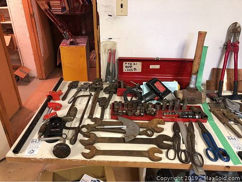 Lot #0843 (1 of 12)