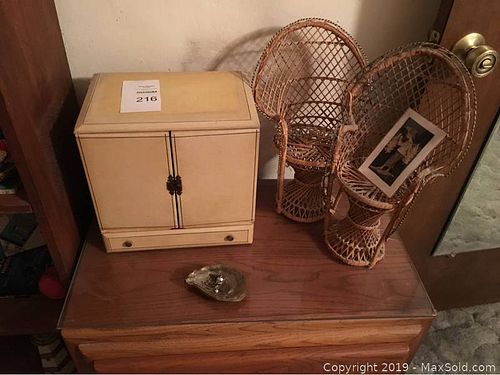 Lot #0216 (1 of 7)