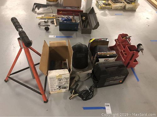Lot #0558 (1 of 10)
