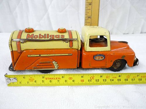 Lot #0063 (1 of 6)
