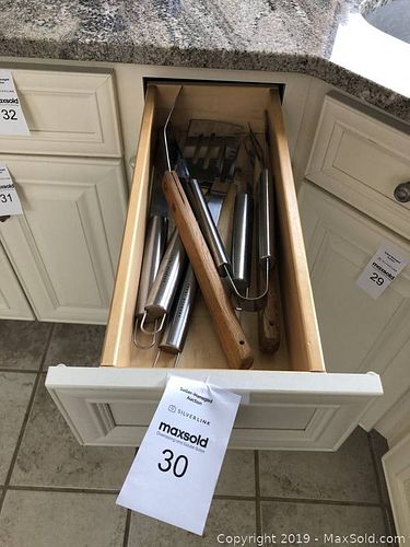 Lot #0030 (1 of 2)