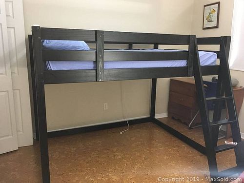 Lot #0586 (1 of 9)
