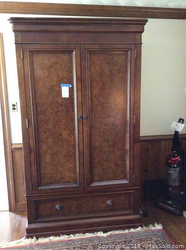 Lot #0056 (1 of 5)