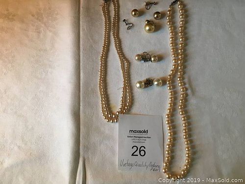Lot #0026 (1 of 3)