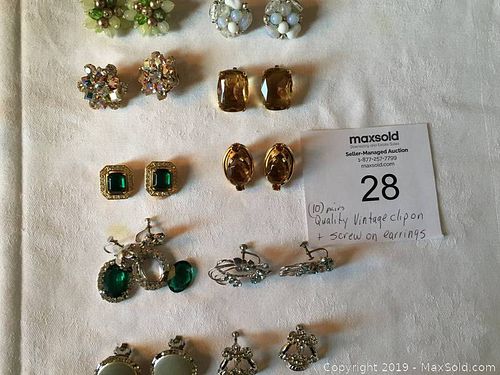 Lot #0028 (1 of 4)
