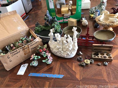 Lot #0032 (1 of 14)