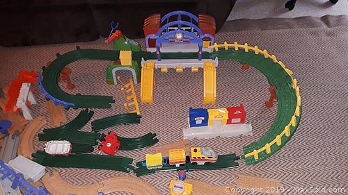 Lot #0252 (1 of 4)