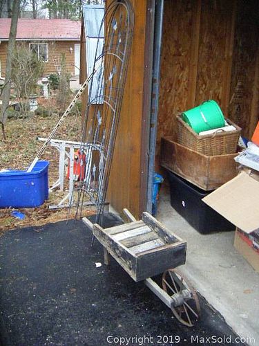 Lot #0566 (1 of 11)