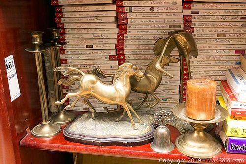 Lot #0946 (1 of 7)