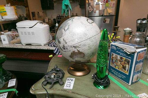 Lot #0979 (1 of 8)