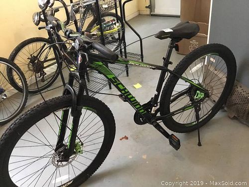 Lot #0645 (1 of 12)