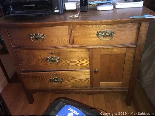 Lot #0056 (1 of 8)