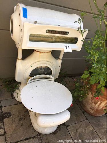 Lot #0071 (1 of 8)