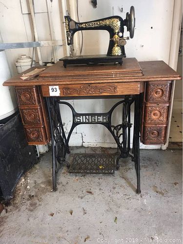 Lot #0093 (1 of 11)